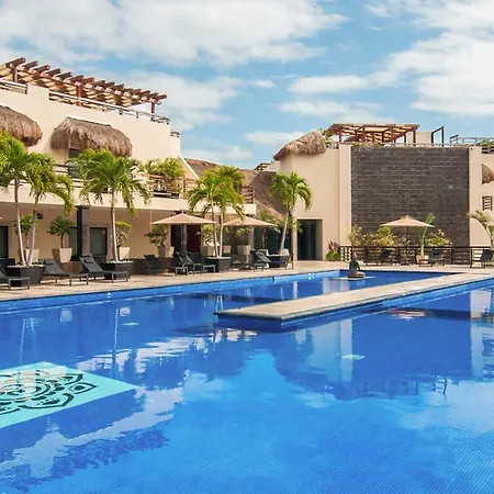 Aldea Thai L Resort-Style Pool & Gym