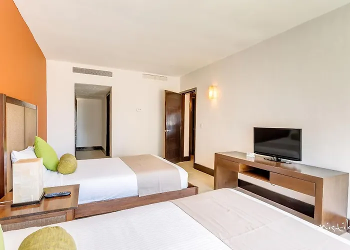 Aldea Thai L Resort-style Pool & Gym *