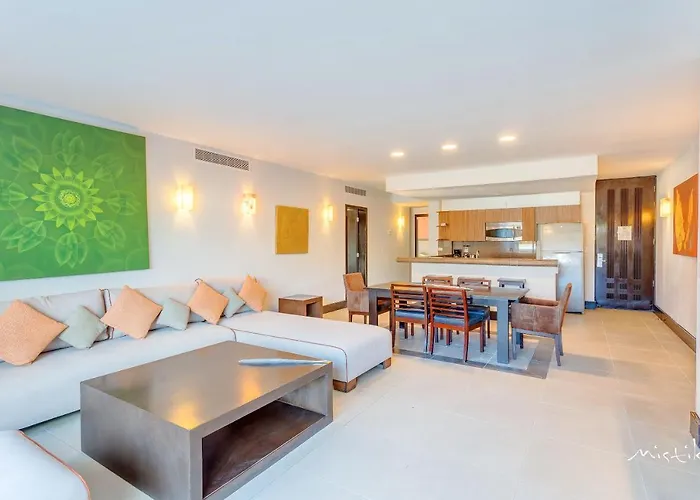 Aldea Thai L Resort-style Pool & Gym Playa del Carmen