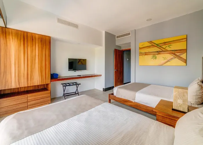 Aldea Thai L Resort-style Pool & Gym